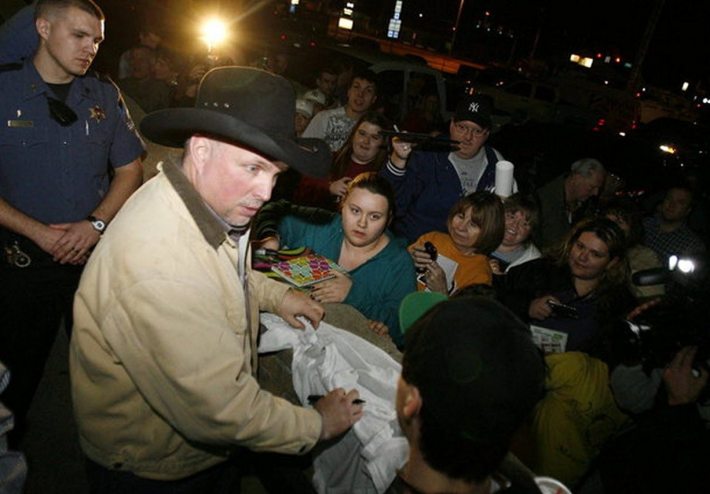 garth brooks autograph hounds