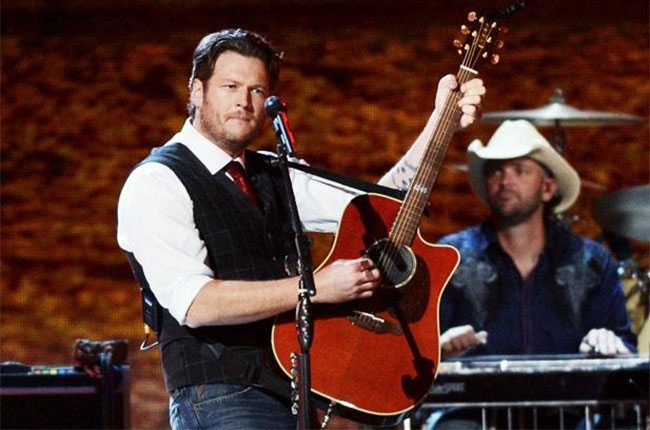 blake-shelton-cma-650-430