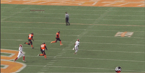 oklahoma-state-punter-attempts-to-tackle-jalen-saunders