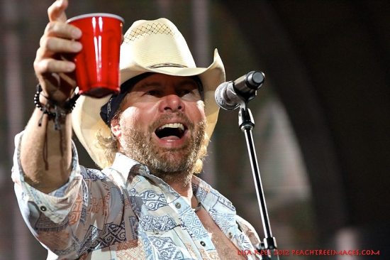 Toby Keith performs @ Aarons Amphitheater @ Lakewood in Atlanta Ga. 8-2412 Lisa Keel/PeachtreeImages.com 2012