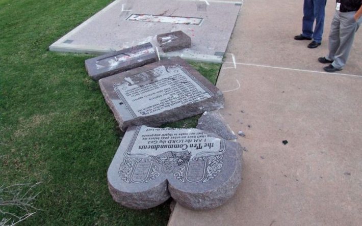 10 commandments monument broken