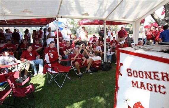 OU-Fans-Tailgating-570x367