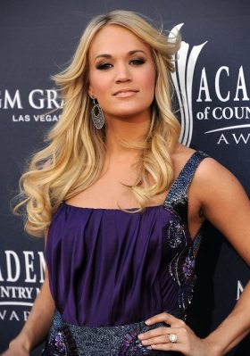 3-Carrie-Underwood-Hairstyles-Pictures-2013