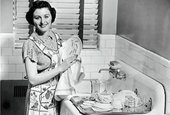 1950s-housewife-dishes